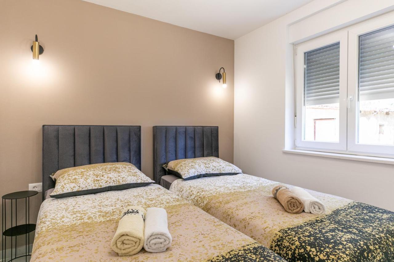 Apartman Suzi Pula Exterior foto